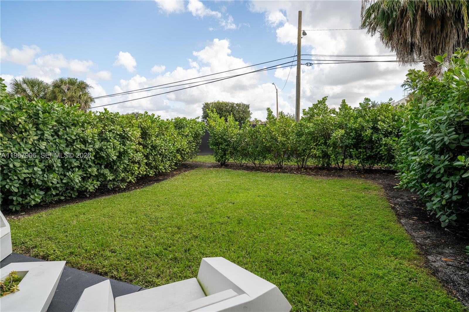 100  /   sq. ft. $ 2026-03-23 0 Photo