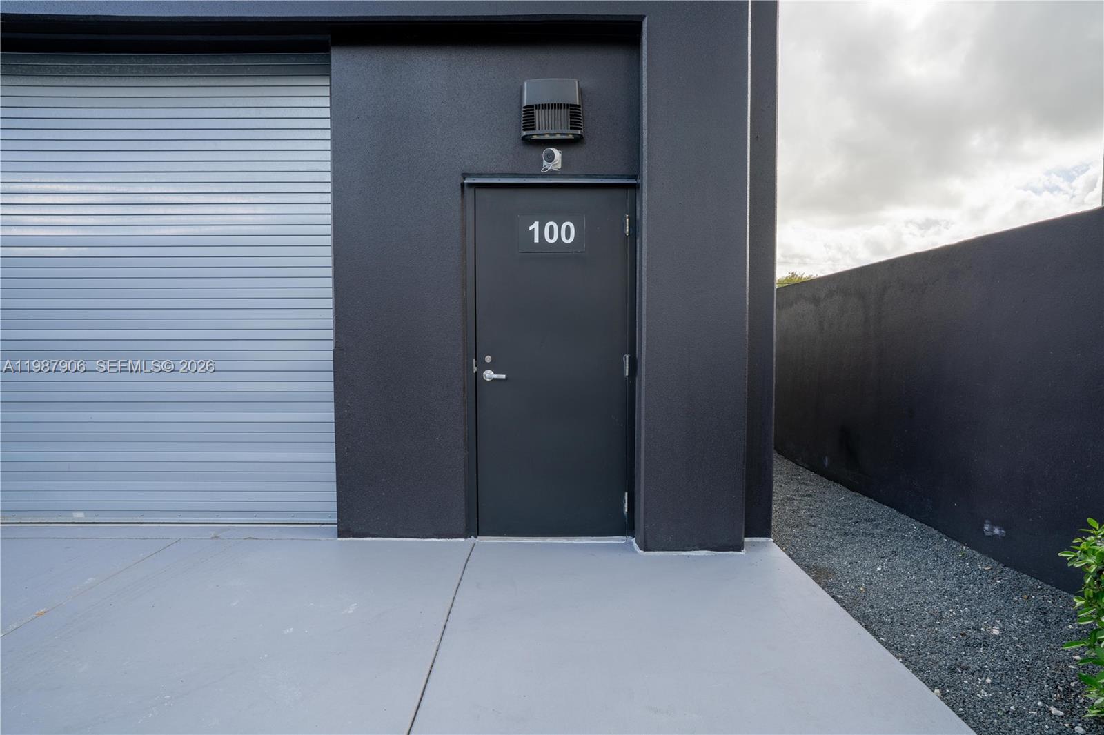 100  /   sq. ft. $ 2026-03-23 0 Photo