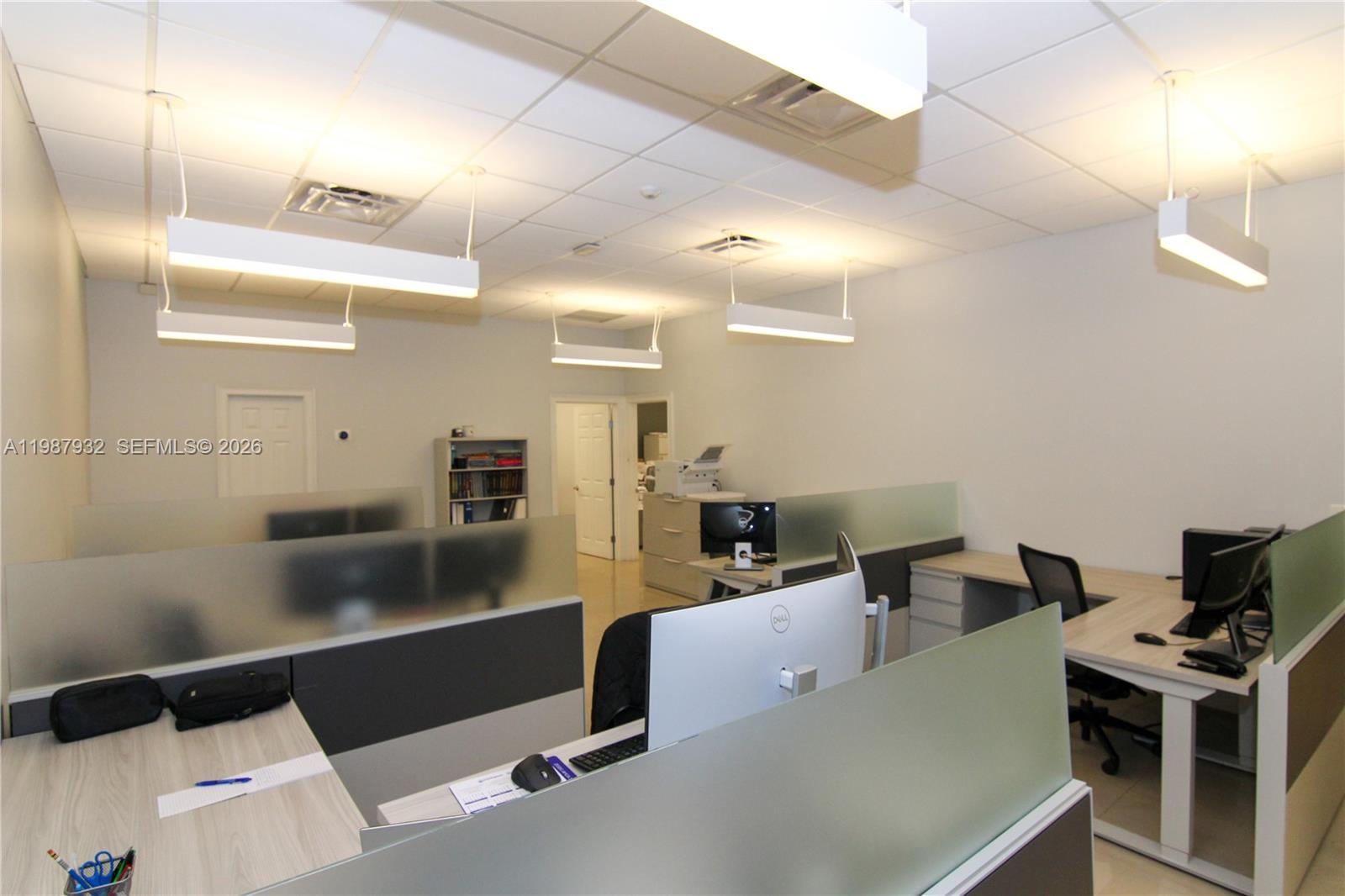 8119  /   sq. ft. $ 2026-03-23 0 foto