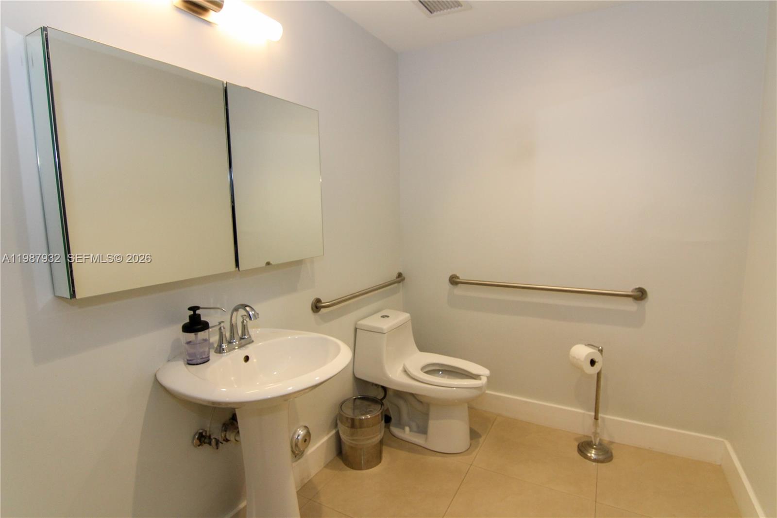 8119  /   sq. ft. $ 2026-03-23 0 foto