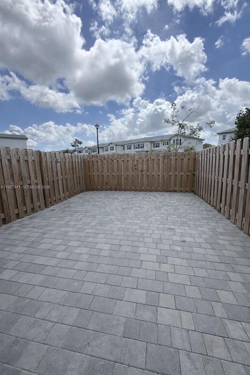 16284 3 / 3 1393 sq. ft. $ 2026-03-23 0 foto