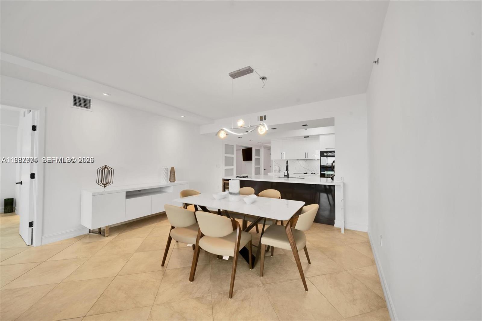 4704 3 / 3 1675 sq. ft. $ 2026-03-23 0 Photo