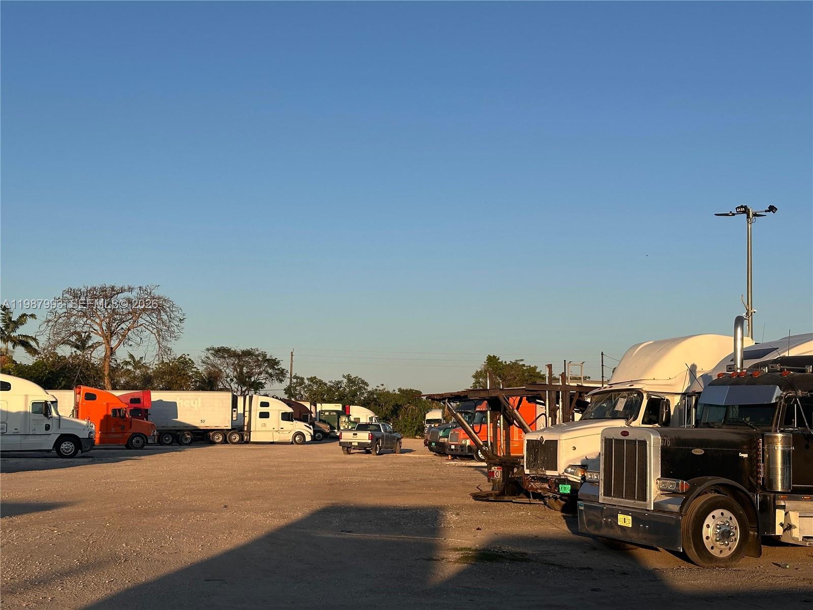   /   sq. ft. $ 2026-03-23 0 foto