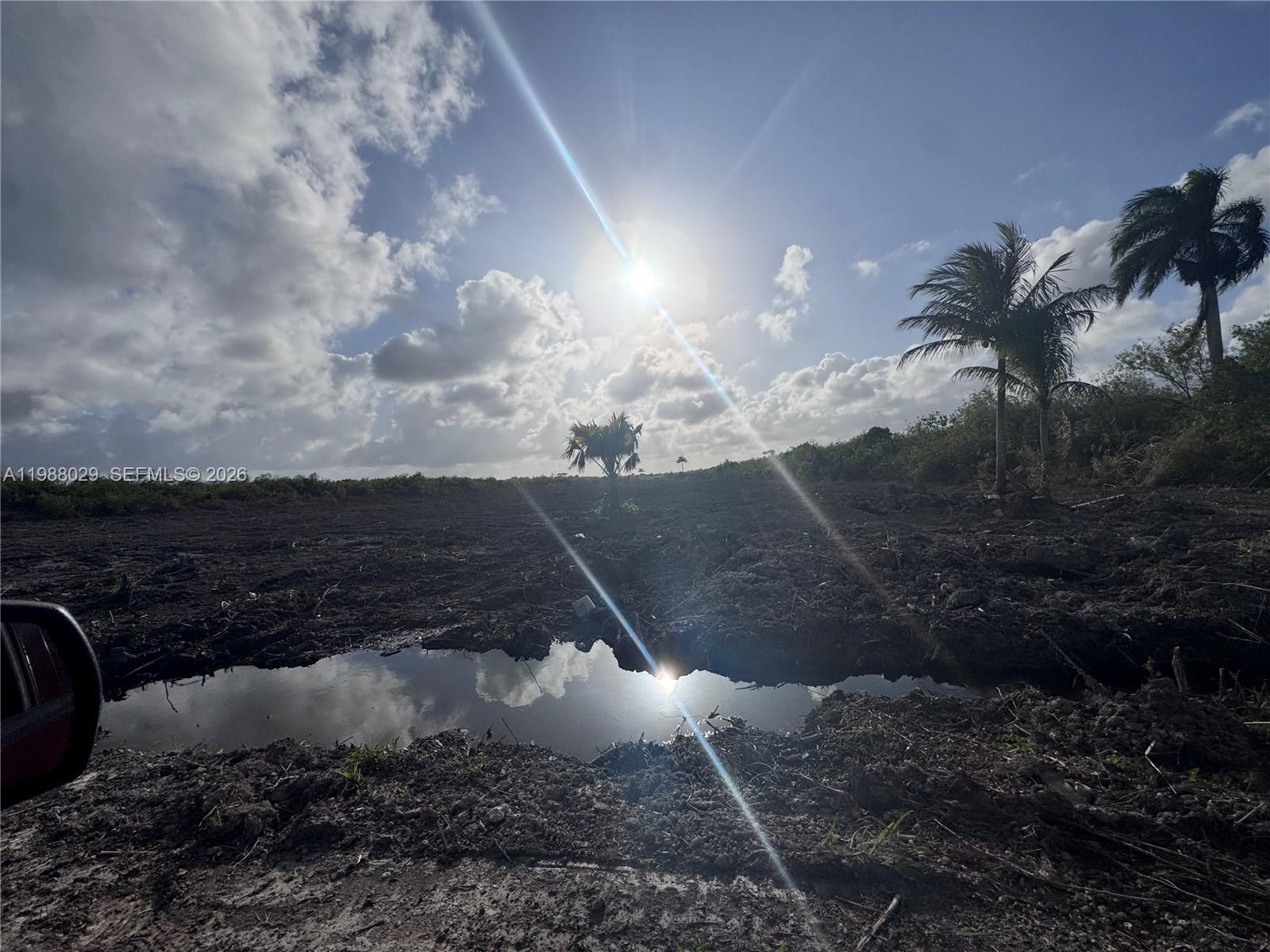   /   кв.футов $ 2026-04-13 0 Фото