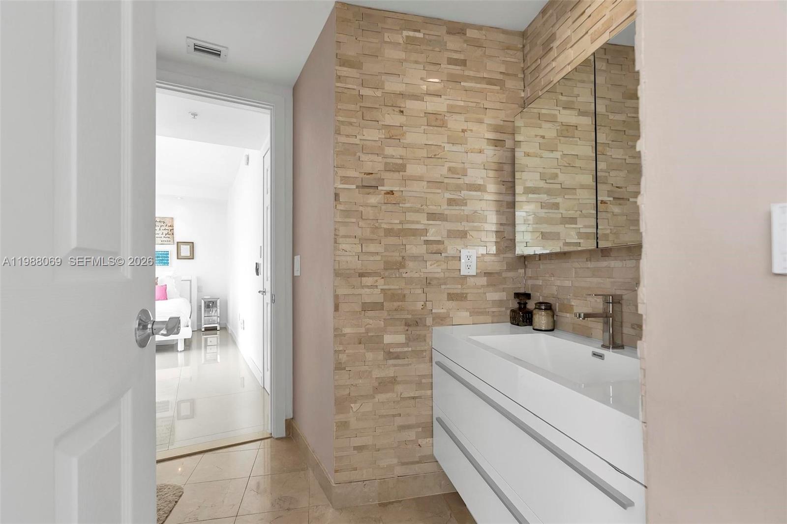 Photo of 3370 HIDDEN BAY DR  #2210, Aventura, Florida, 33180 - Bathroom # 2