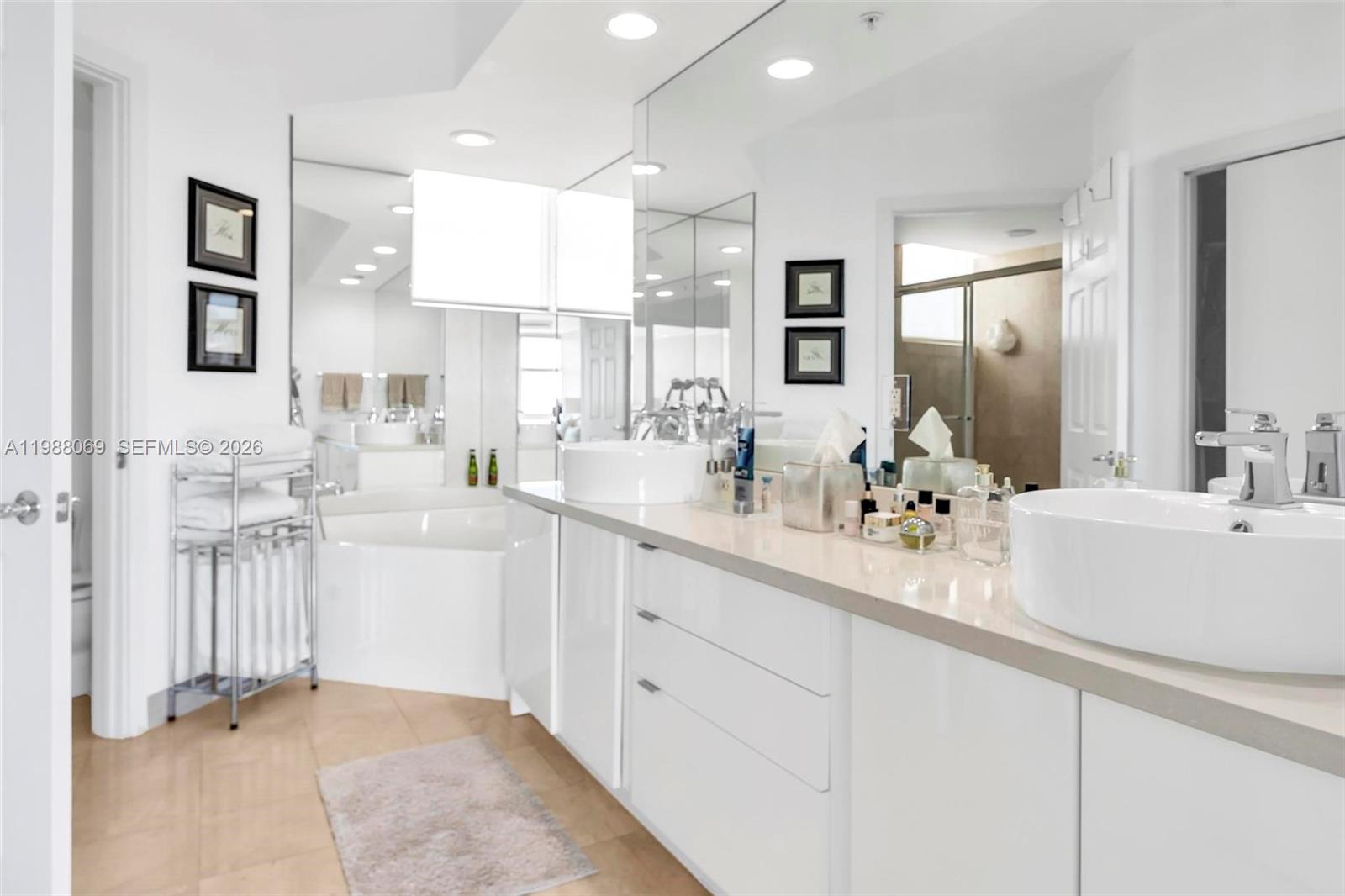 Photo of 3370 HIDDEN BAY DR  #2210, Aventura, Florida, 33180 - Master Bathroom