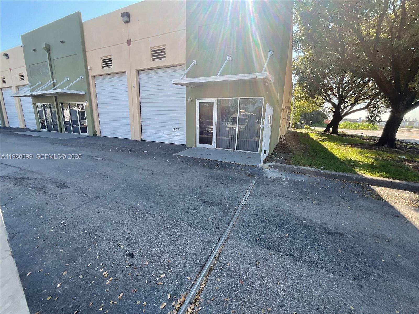 13  /   кв.футов $ 2026-03-23 0 Фото