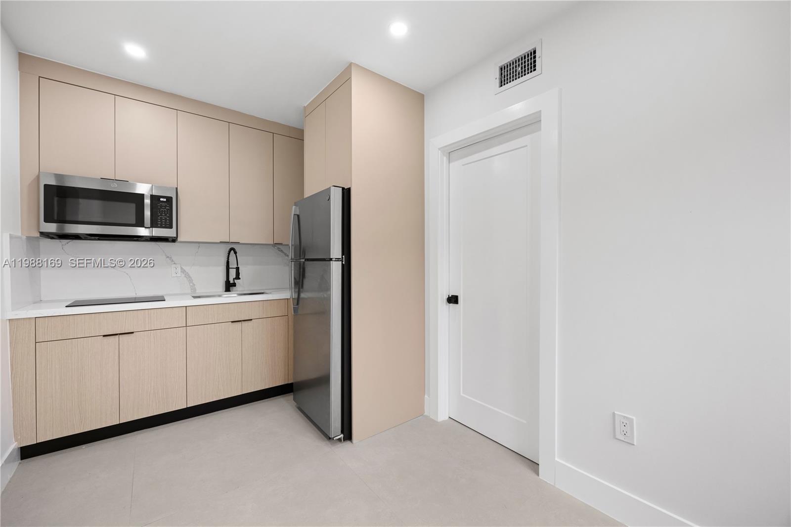   /  1601 кв.футов $ 2026-03-23 0 Фото