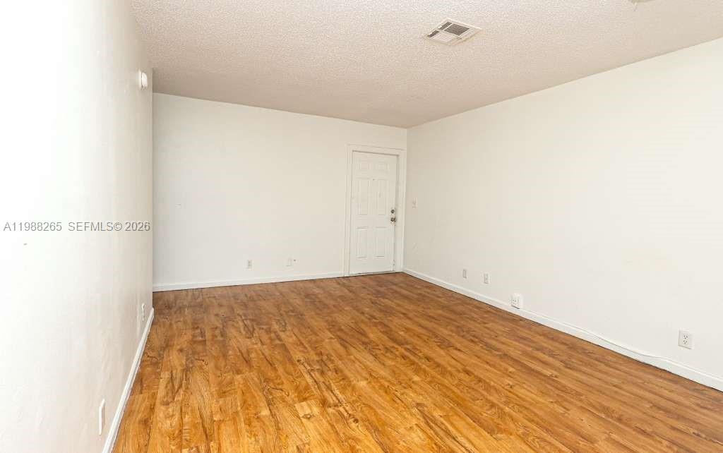   /  3632 кв.футов $ 2026-03-24 0 Фото