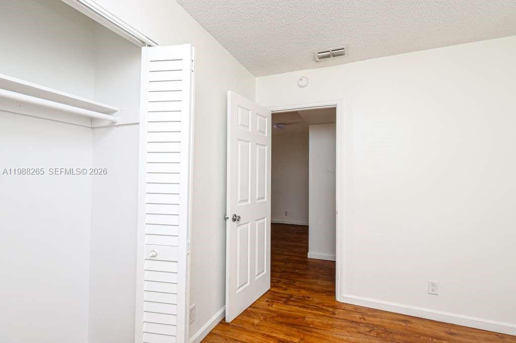   /  3632 кв.футов $ 2026-03-24 0 Фото