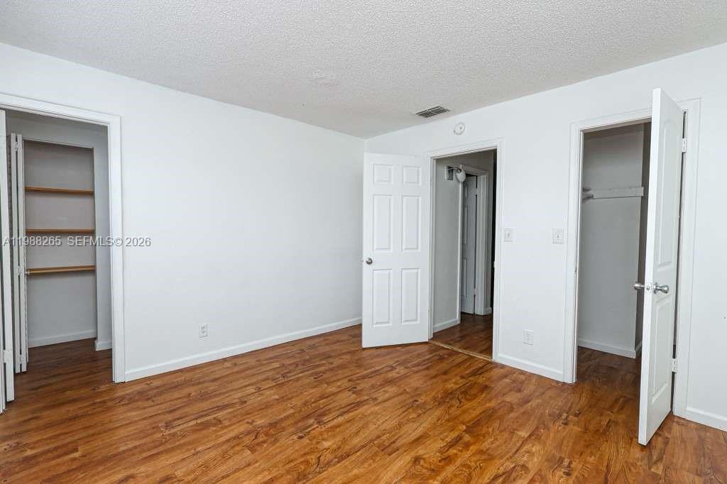   /  3632 кв.футов $ 2026-03-24 0 Фото