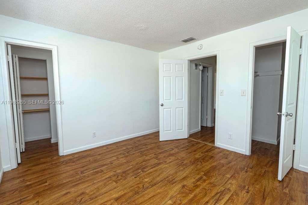   /  3632 кв.футов $ 2026-03-24 0 Фото