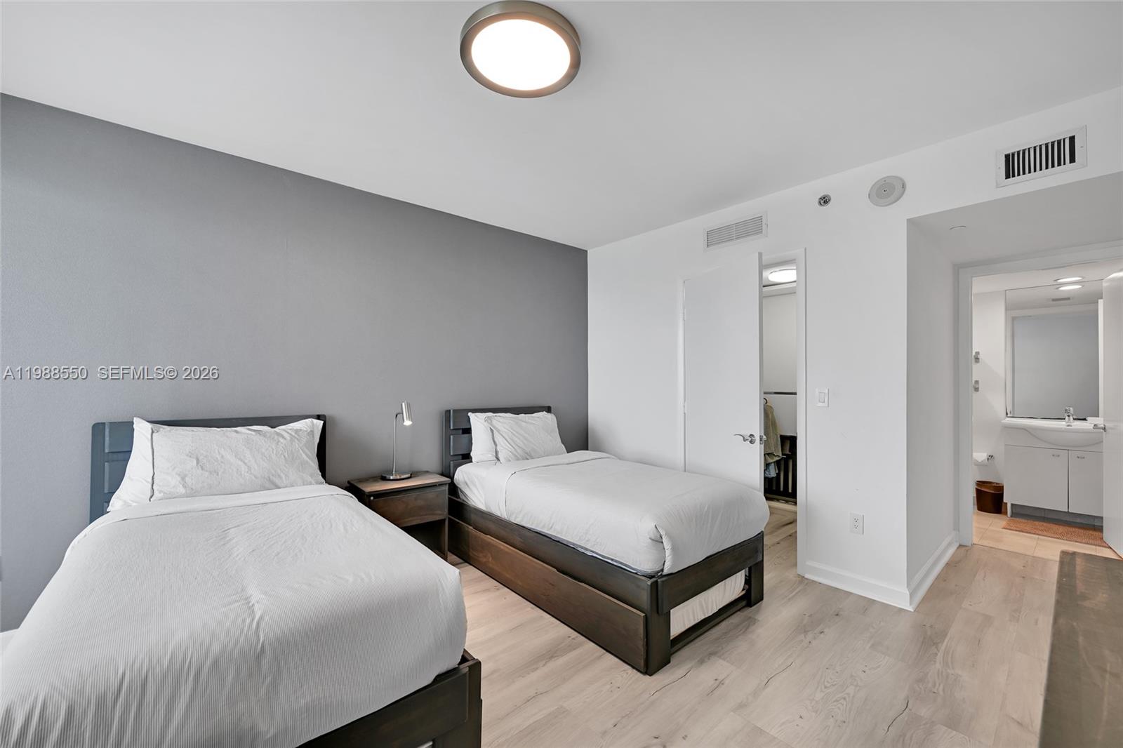 4603 2 / 3 1733 sq. ft. $ 2026-05-14 0 Photo