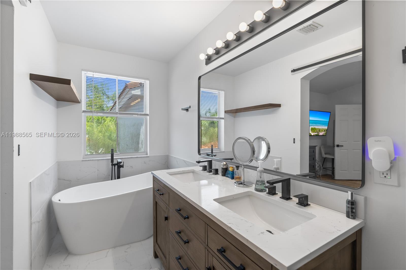 Photo of 1120 Canella Ln  (1120), Hollywood, Florida, 33019 - 