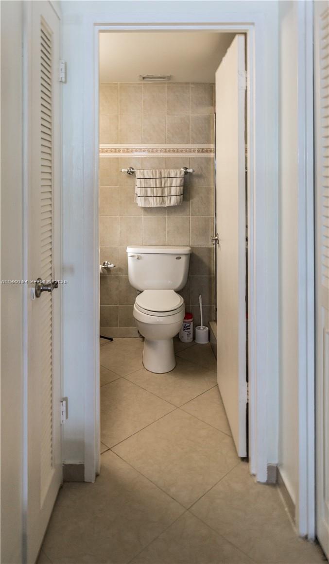 Photo of 3725 Ocean Dr  #1003, Hollywood, Florida, 33019 - Hallway to Master Bathroom