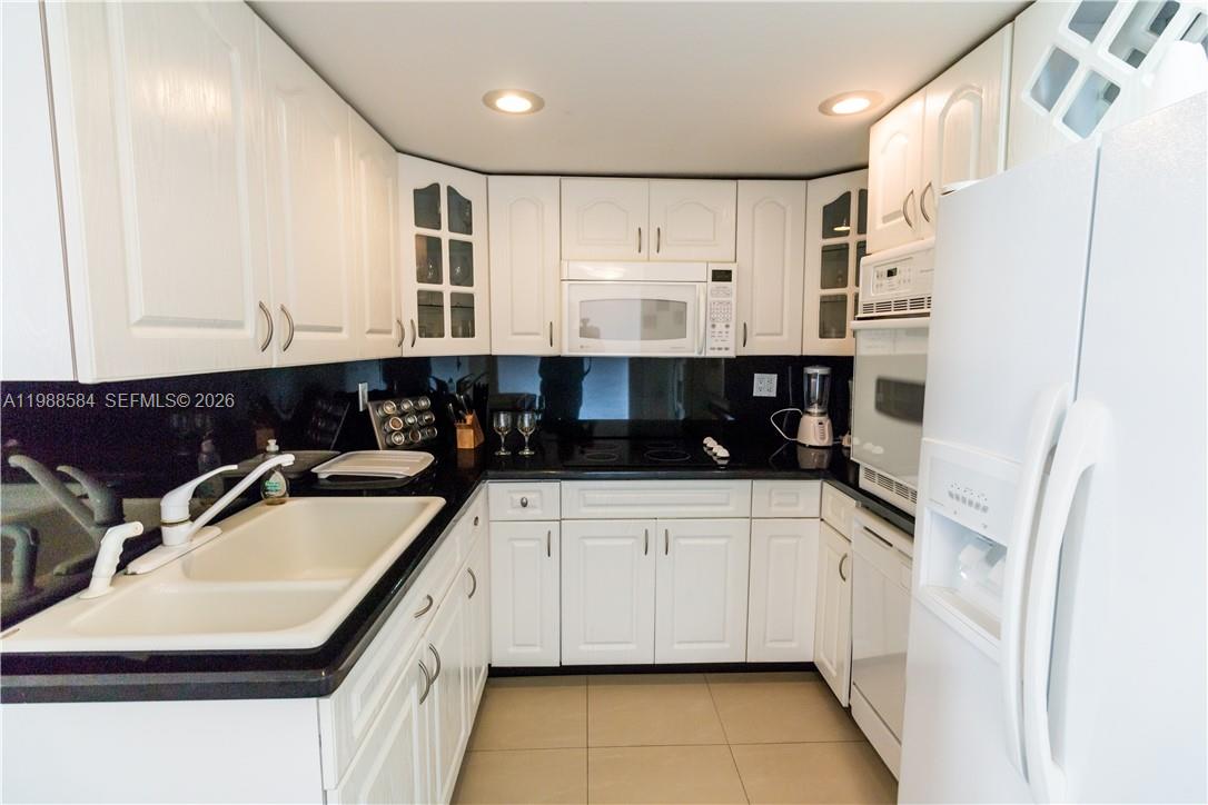 Photo of 3725 Ocean Dr  #1003, Hollywood, Florida, 33019 - Kitchen