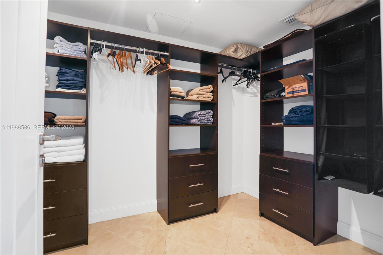 4511 3 / 2 1554 sq. ft. $ 2026-03-24 0 Photo