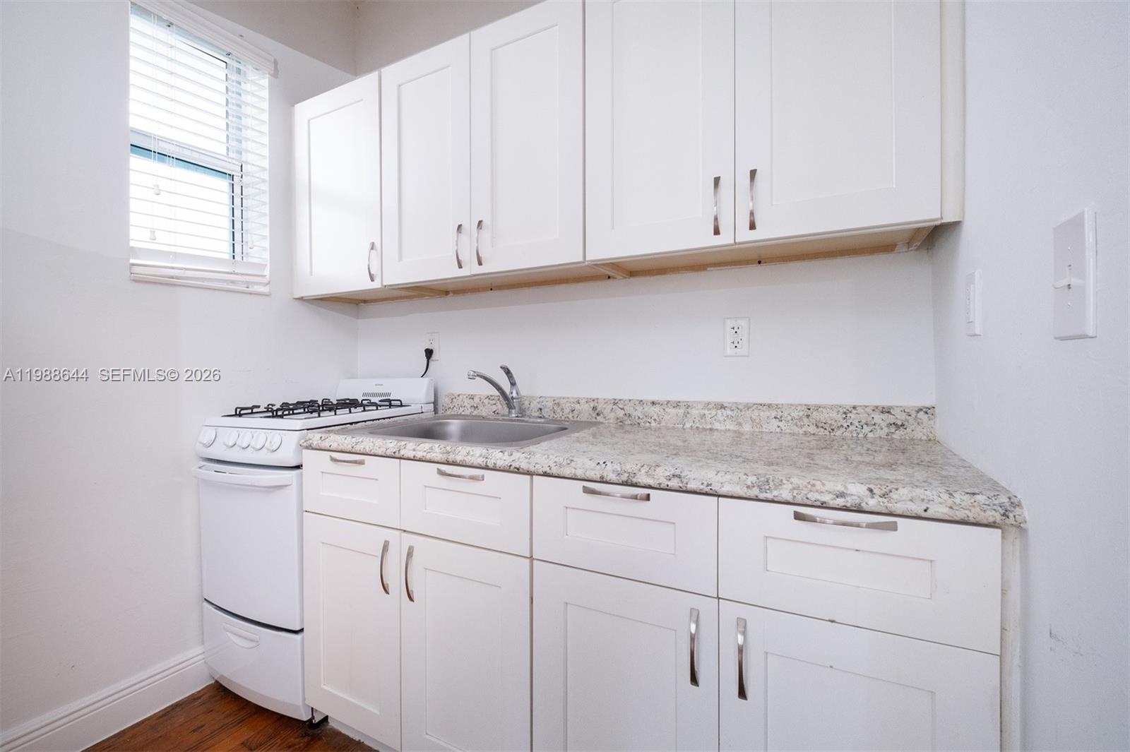   /   sq. ft. $ 2026-03-24 0 foto