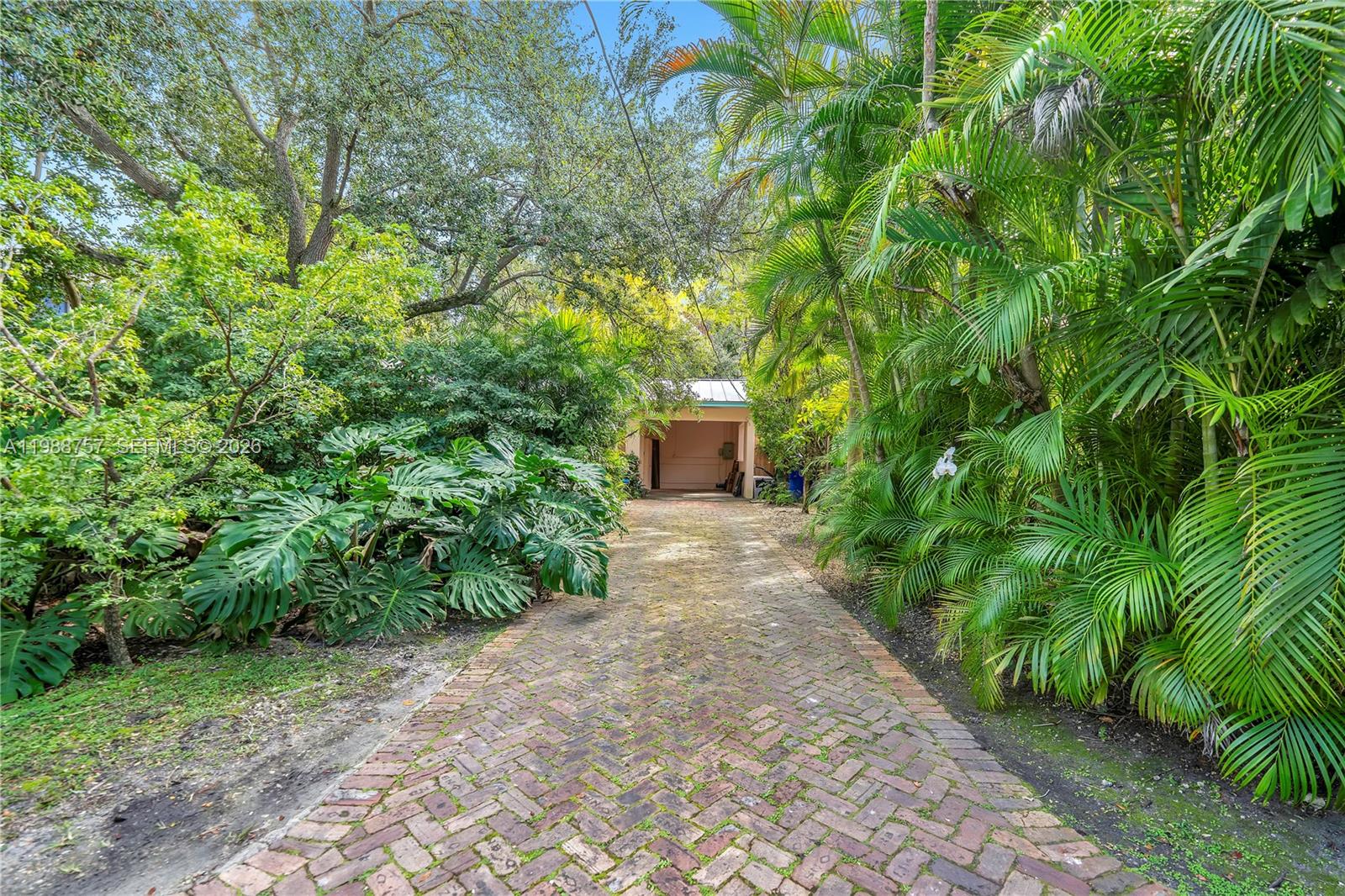   /   кв.футов $ 2026-03-24 0 Фото