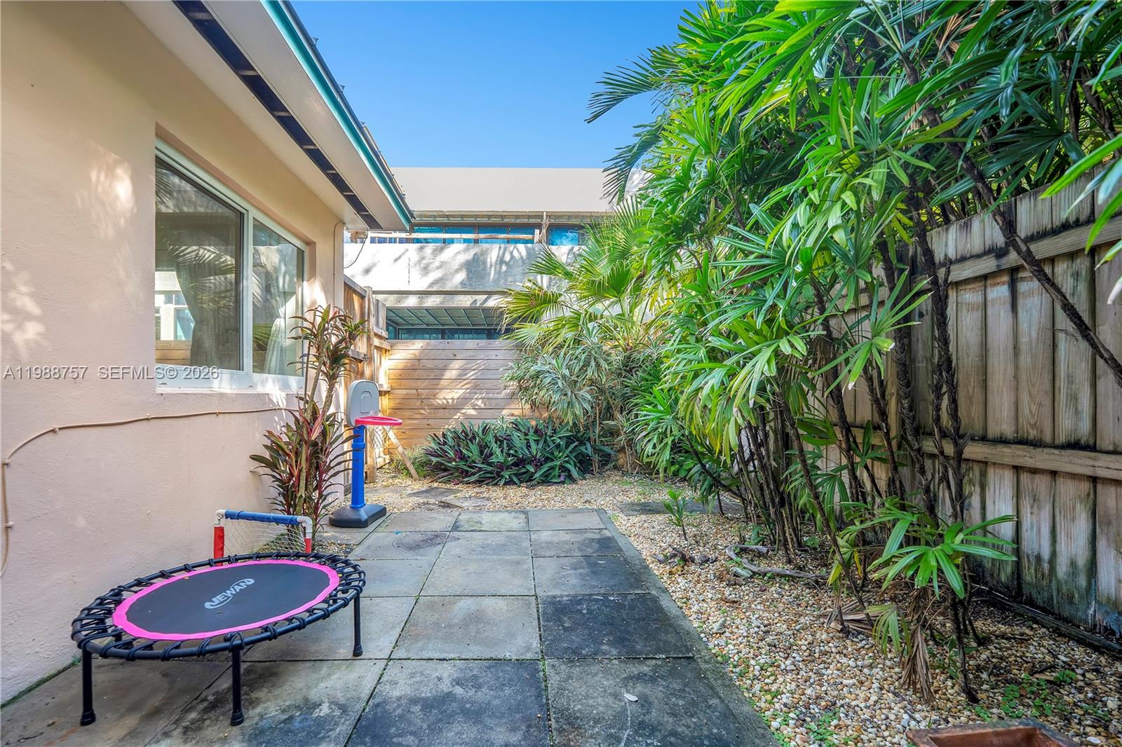   /   кв.футов $ 2026-03-24 0 Фото