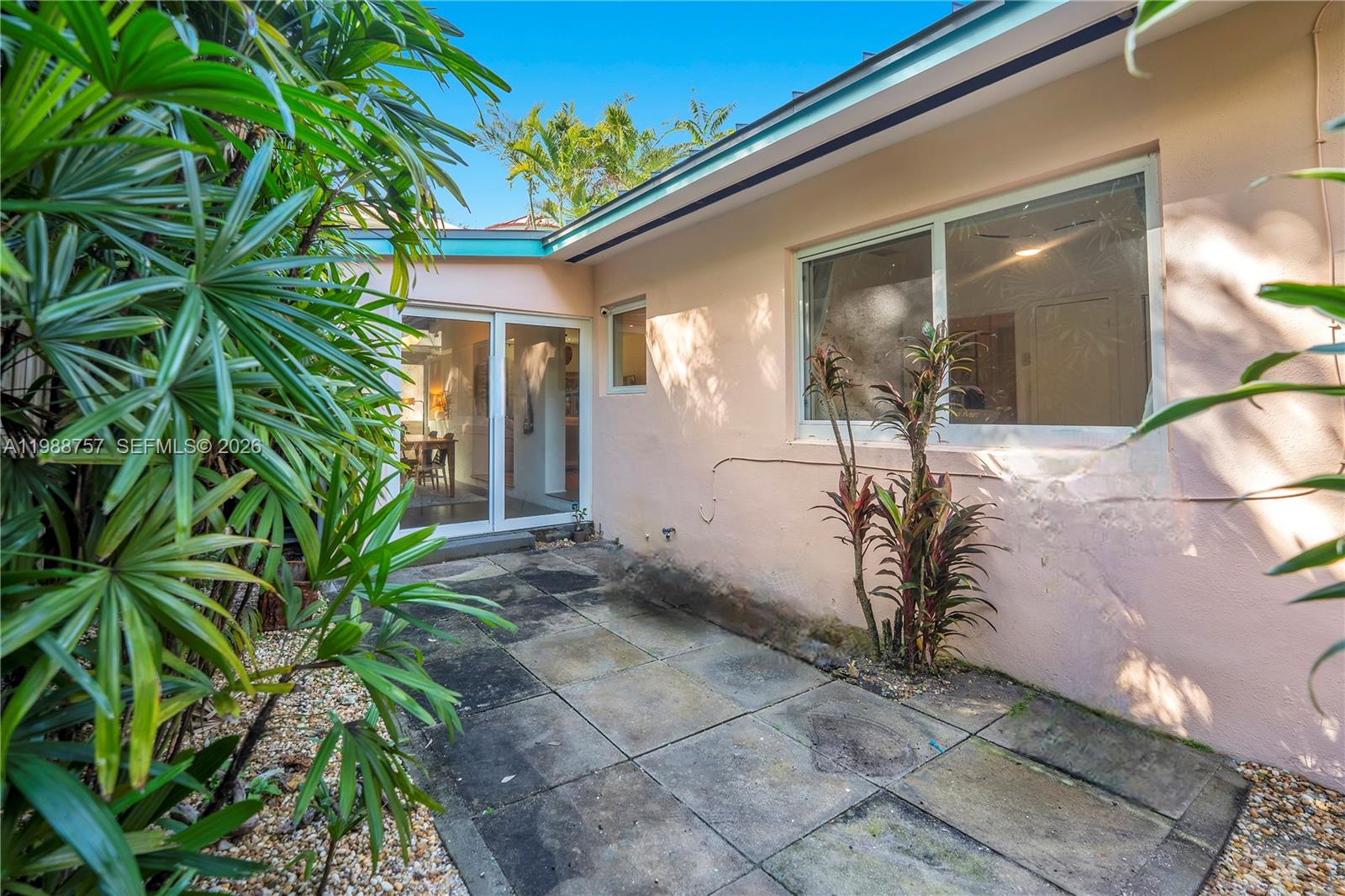   /   кв.футов $ 2026-03-24 0 Фото