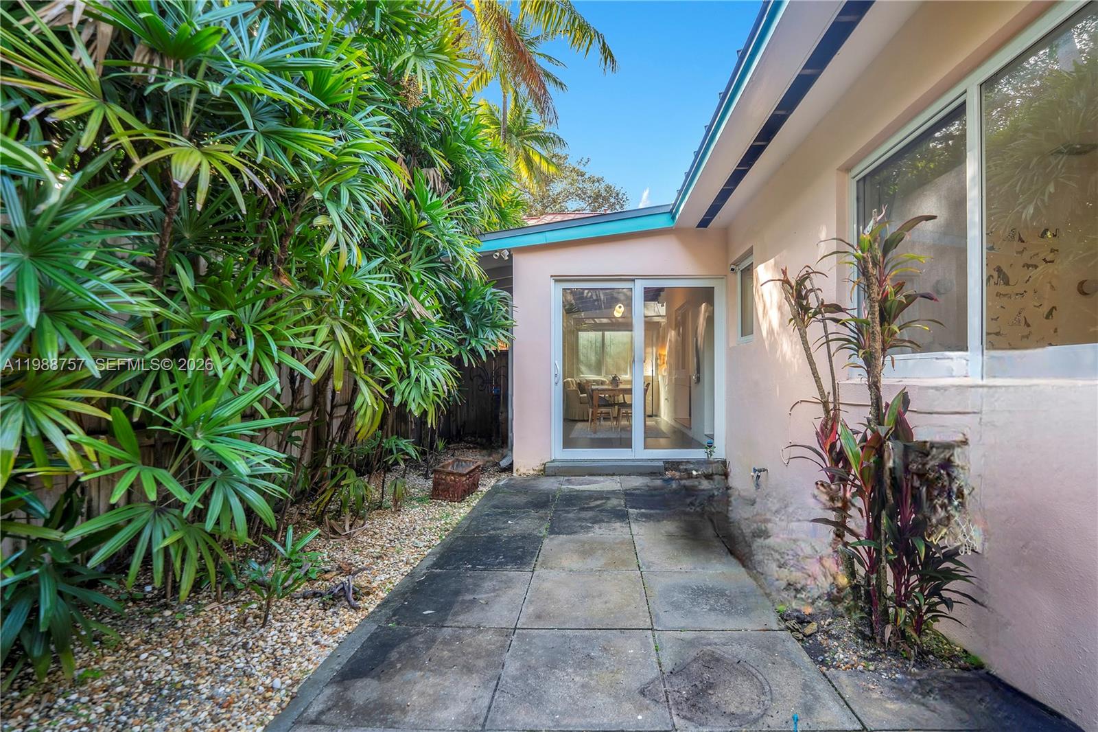   /   кв.футов $ 2026-03-24 0 Фото