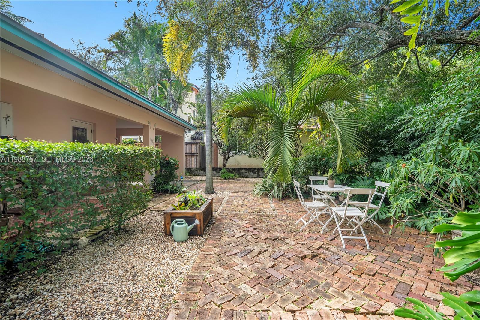   /   кв.футов $ 2026-03-24 0 Фото