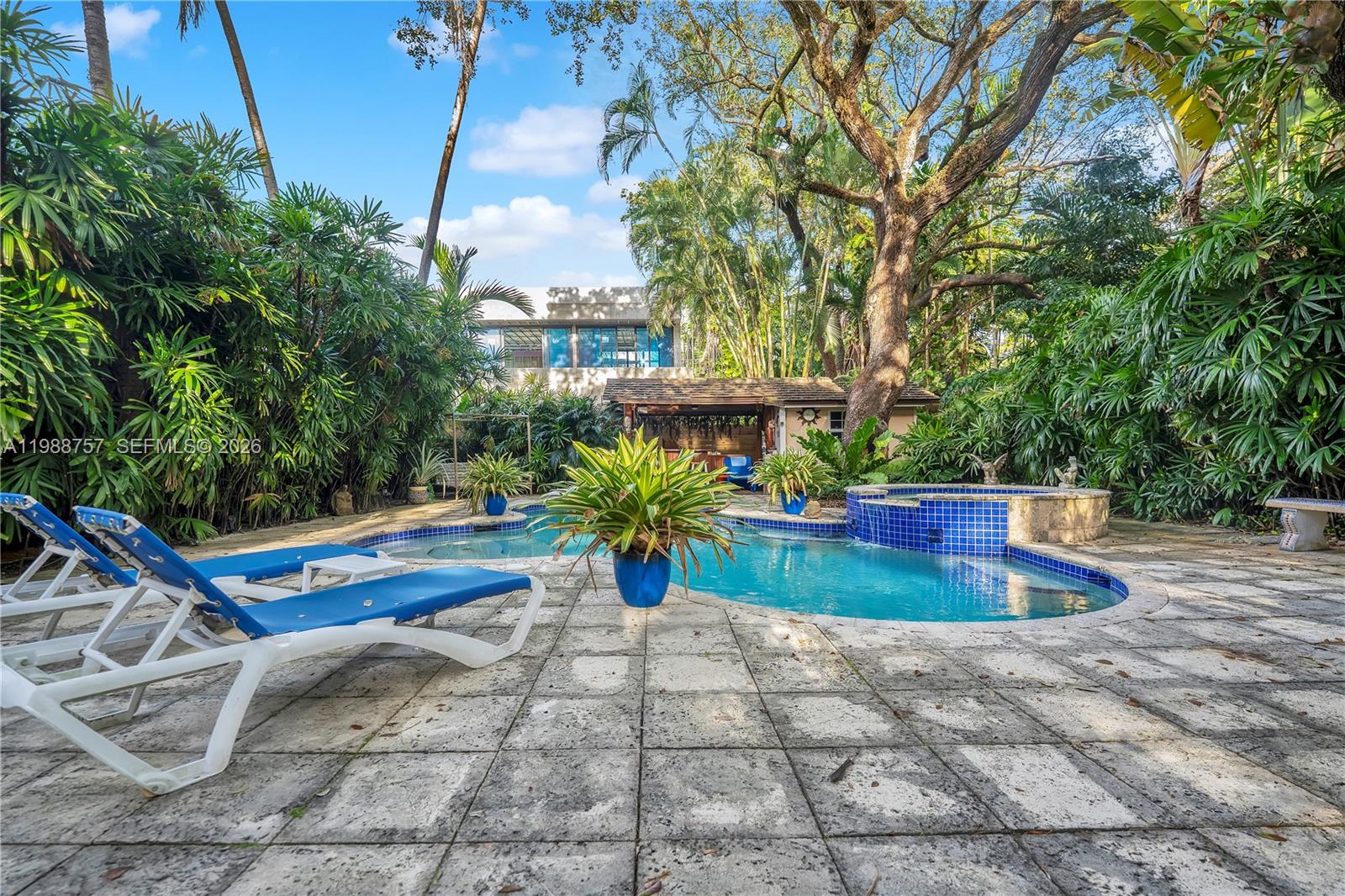   /   кв.футов $ 2026-03-24 0 Фото