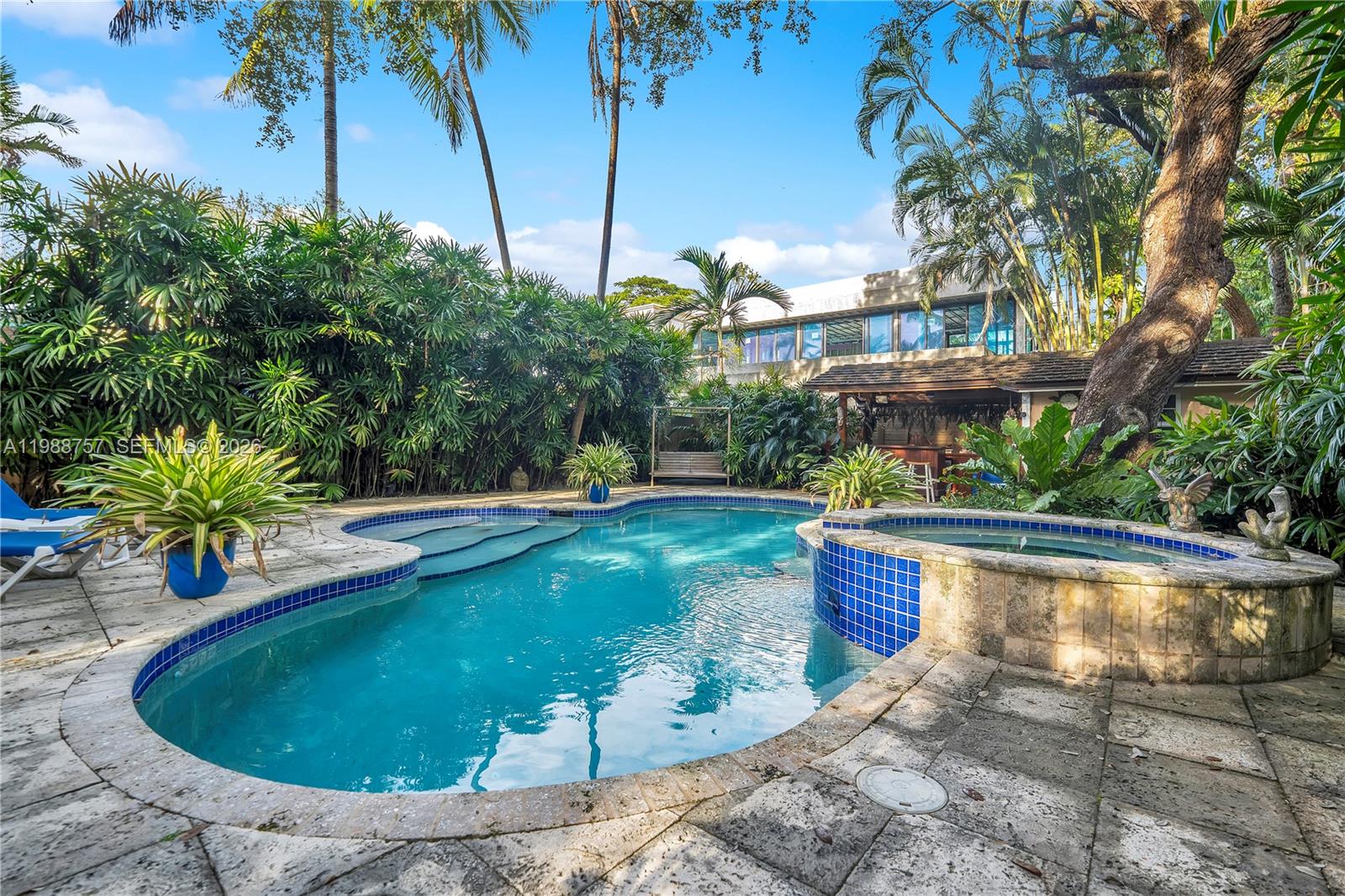   /   кв.футов $ 2026-03-24 0 Фото