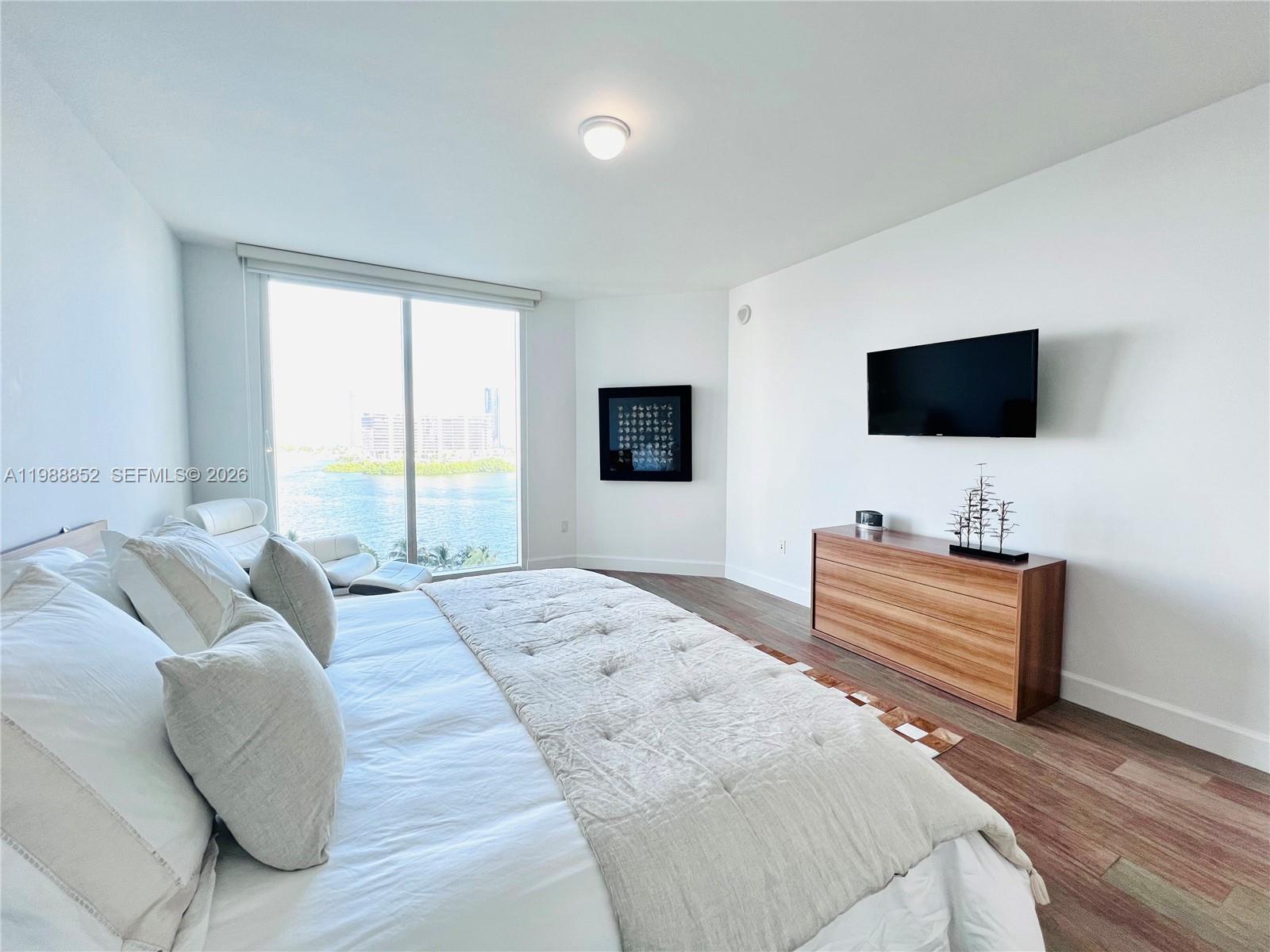 Photo of 3301 183rd St  #905, Aventura, Florida, 33160 - 