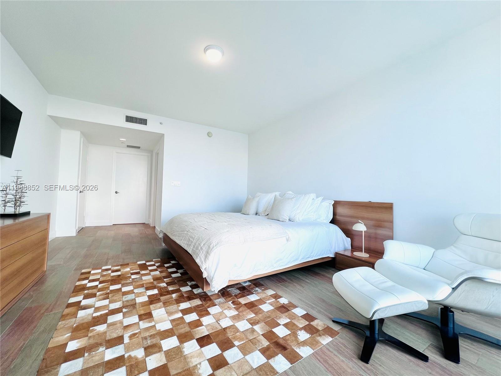 Photo of 3301 183rd St  #905, Aventura, Florida, 33160 - 