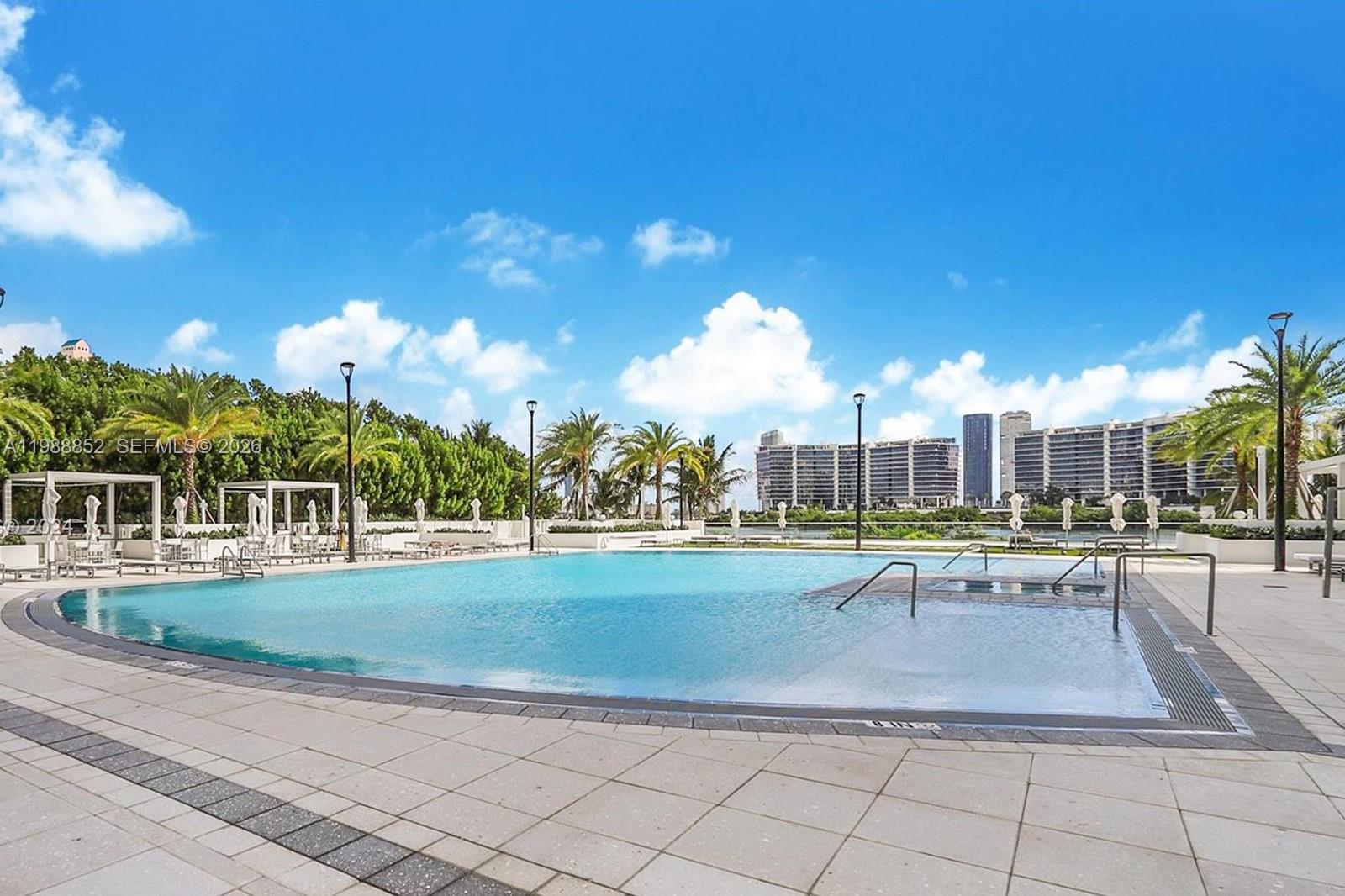 Photo of 3301 183rd St  #905, Aventura, Florida, 33160 - 