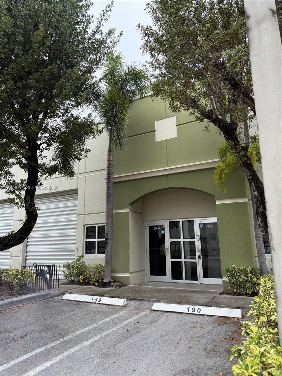 190  /   sq. ft. $ 2026-03-24 0 foto