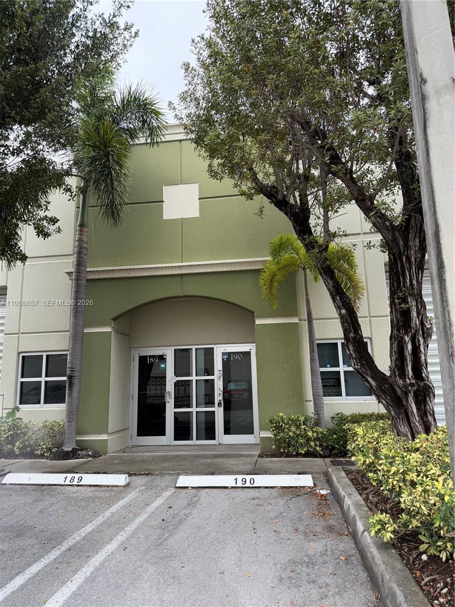 190  /   sq. ft. $ 2026-03-24 0 foto