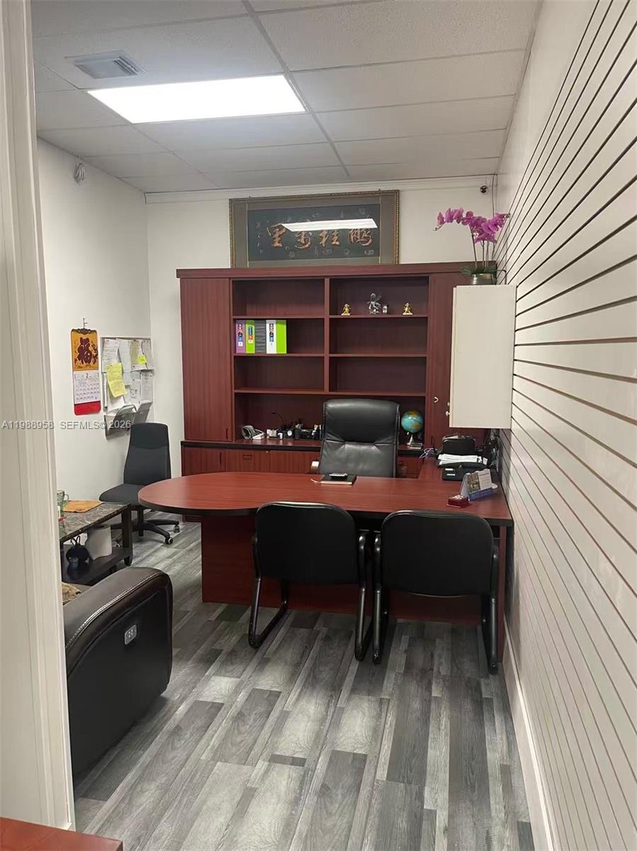 B18  /   кв.футов $ 2026-03-24 0 Фото