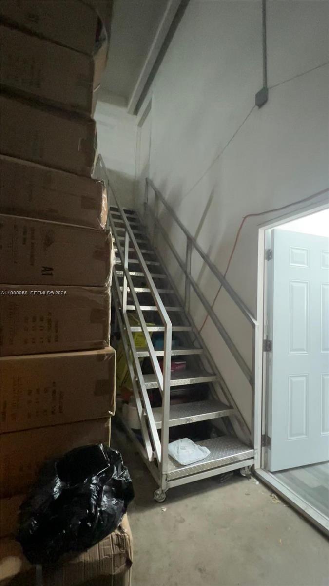 B18  /   кв.футов $ 2026-03-24 0 Фото