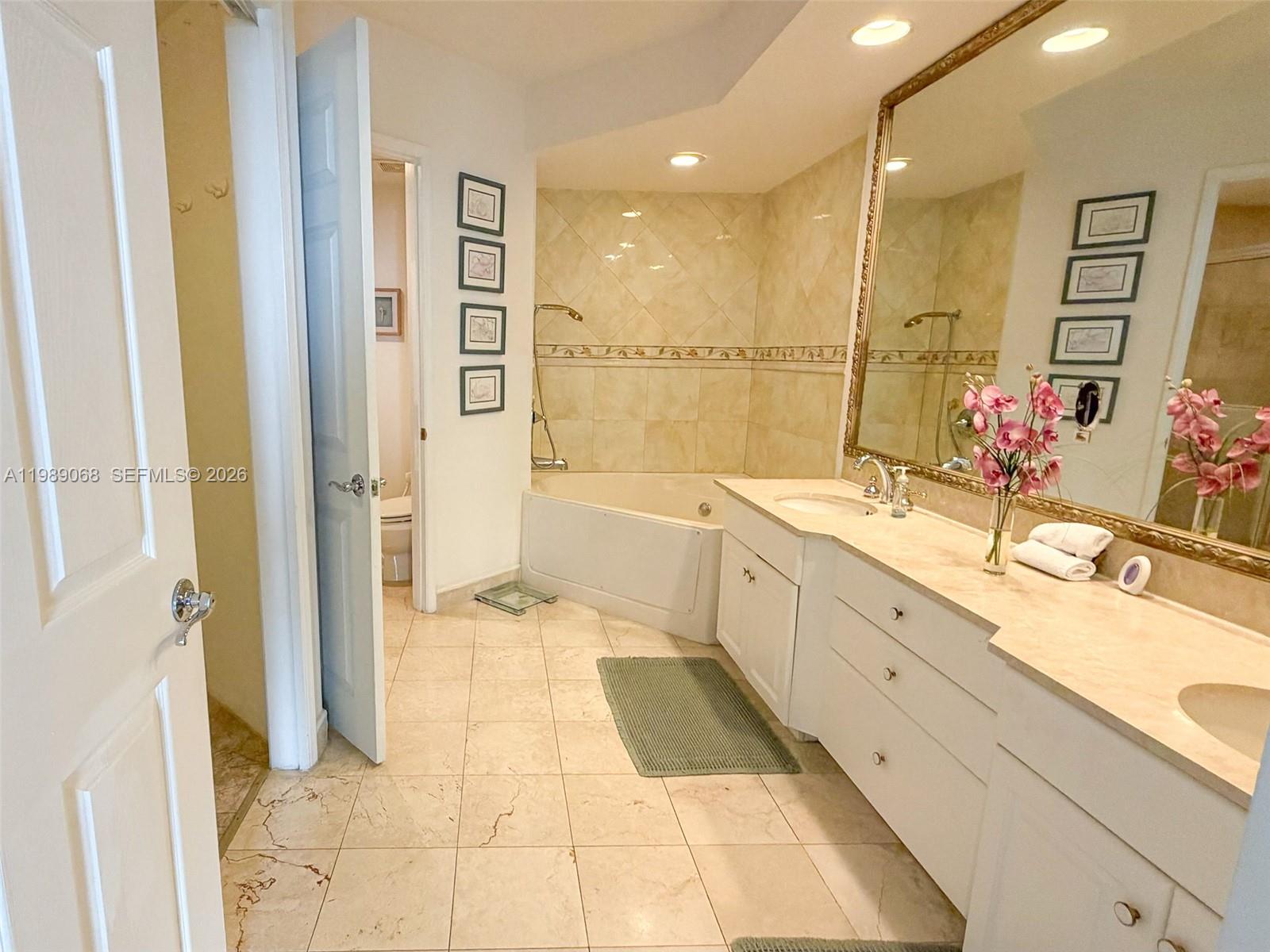 Photo of 3370 Hidden Bay Dr  #1814, Aventura, Florida, 33180 - Main Bathroom