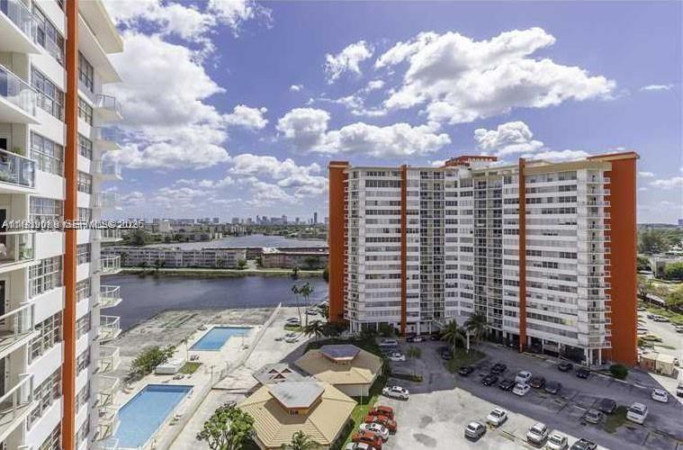 Ver detalles 1723E 1 / 2 861 sq. ft. $ 2026-03-25 0 foto