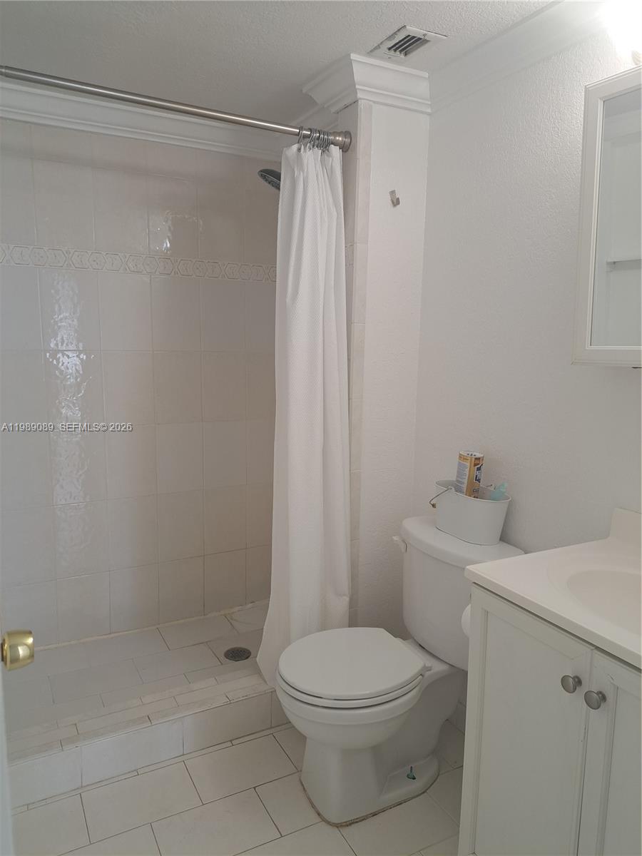 Ver detalles 1723E 1 / 2 861 sq. ft. $ 2026-03-25 0 foto