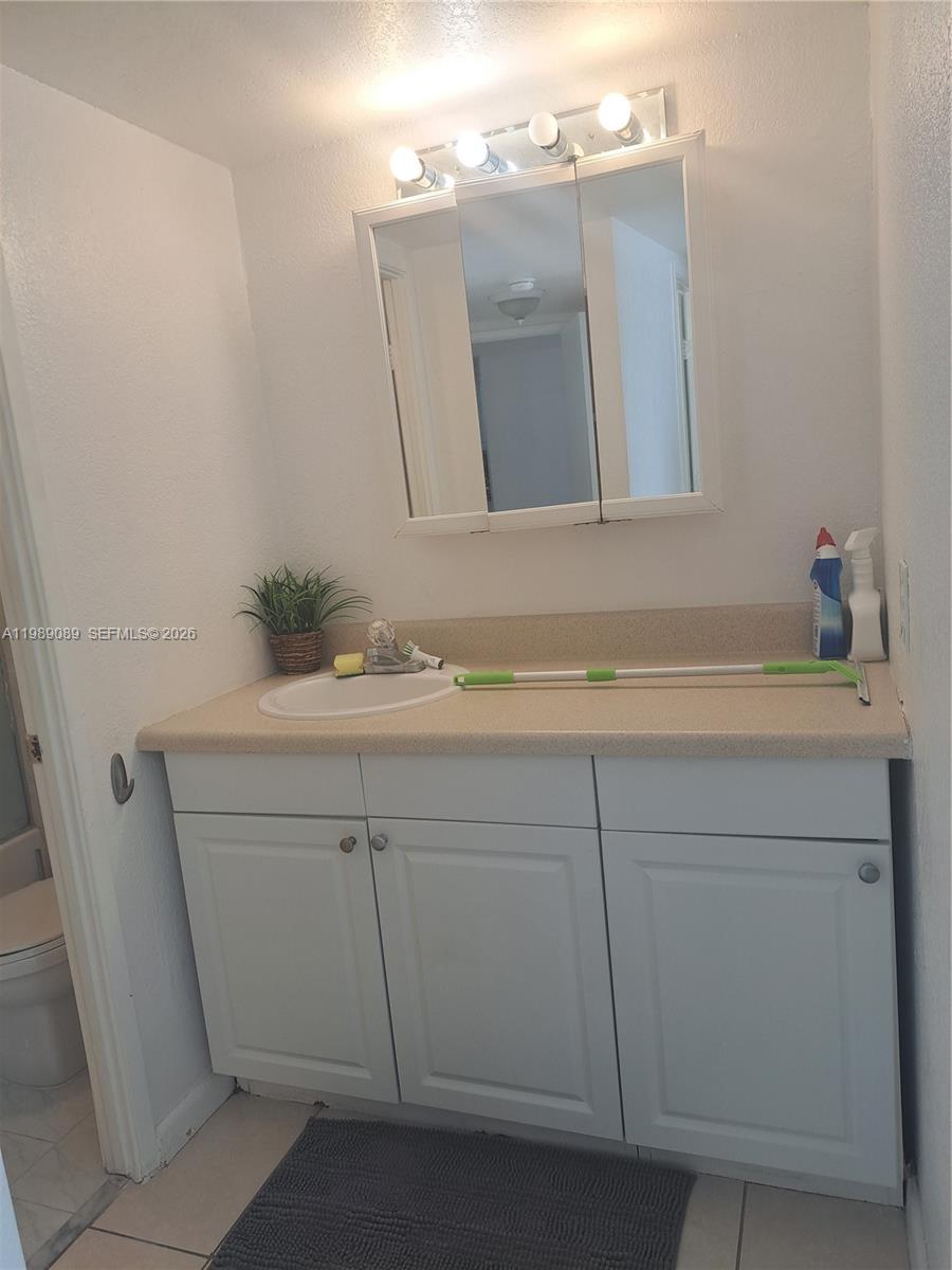 Ver detalles 1723E 1 / 2 861 sq. ft. $ 2026-03-25 0 foto