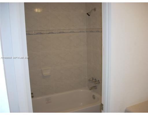 Ver detalles 1723E 1 / 2 861 sq. ft. $ 2026-03-25 0 foto