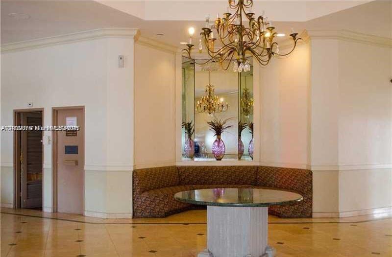 Ver detalles 1723E 1 / 2 861 sq. ft. $ 2026-03-25 0 foto