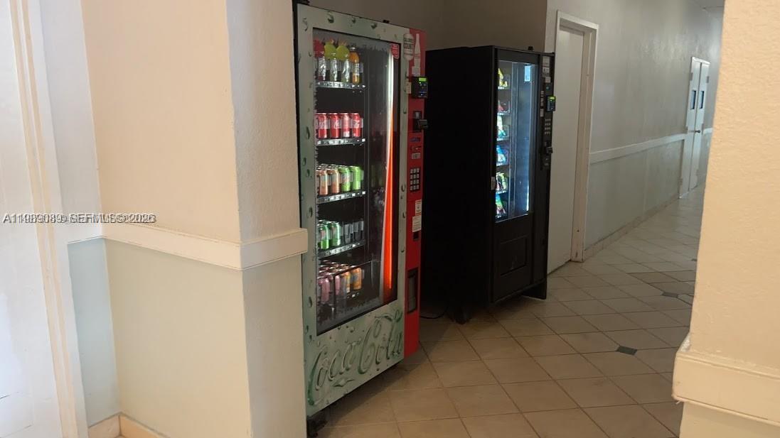 Ver detalles 1723E 1 / 2 861 sq. ft. $ 2026-03-25 0 foto