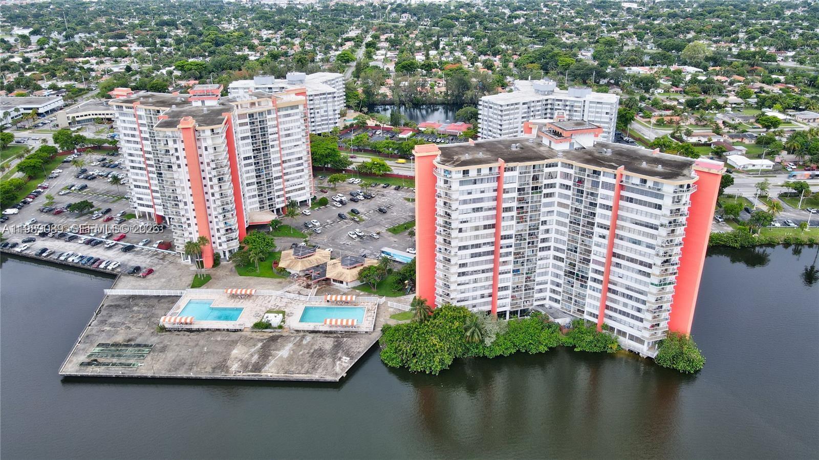 Ver detalles 1723E 1 / 2 861 sq. ft. $ 2026-03-25 0 foto