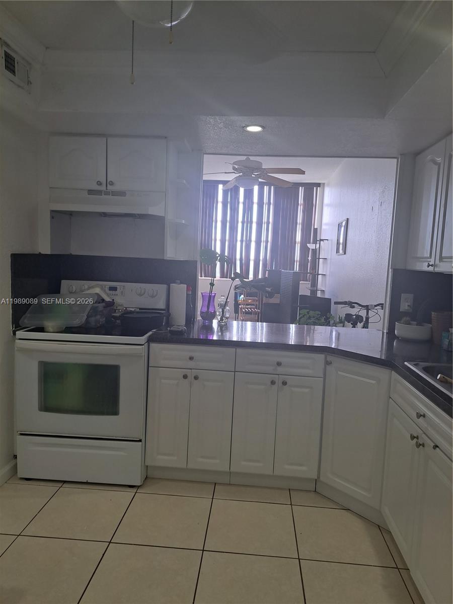 Ver detalles 1723E 1 / 2 861 sq. ft. $ 2026-03-25 0 foto