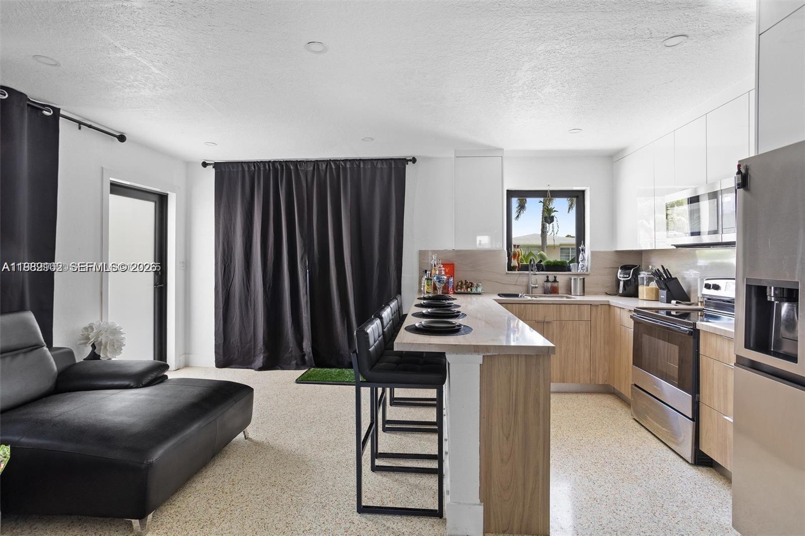   /  2106 sq. ft. $ 2026-03-25 0 foto