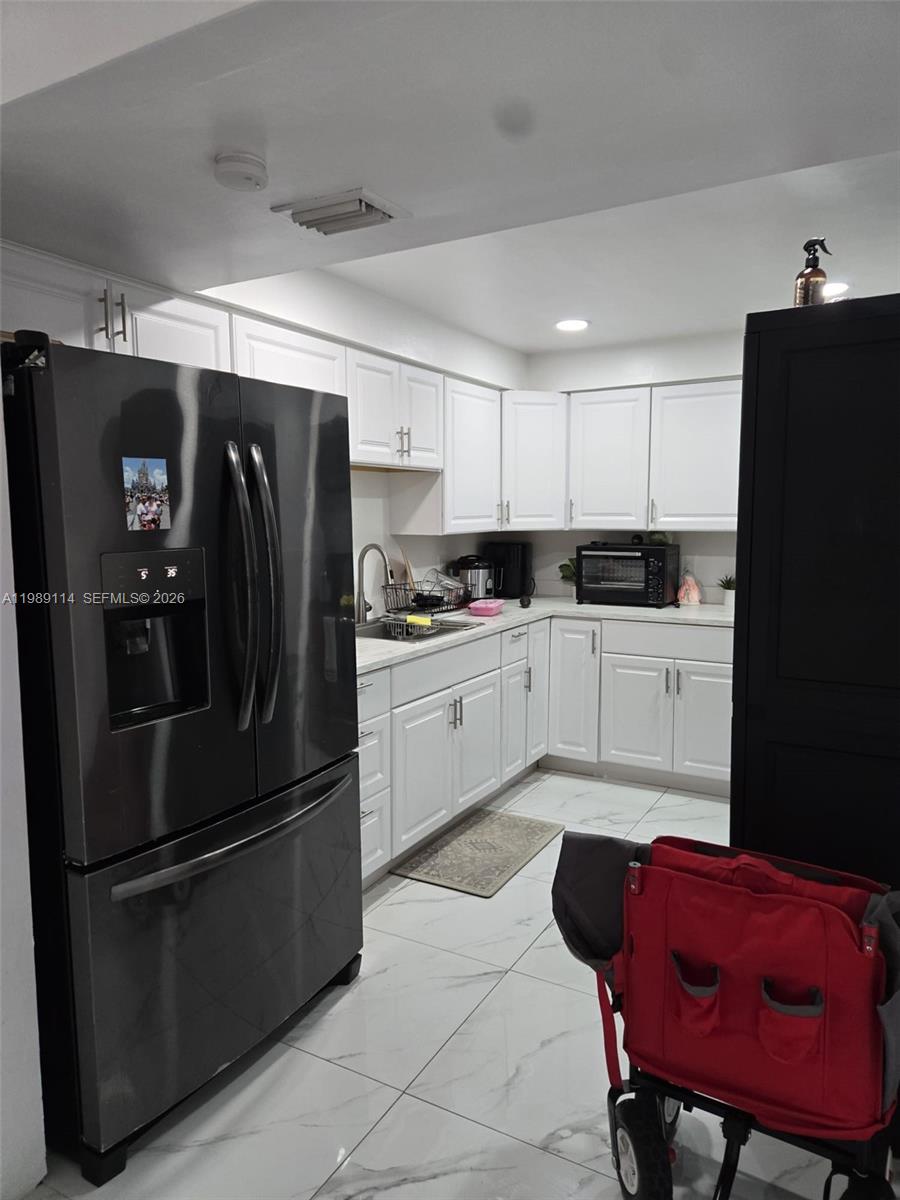 409 2 / 2 1060 sq. ft. $ 2026-03-25 0 foto