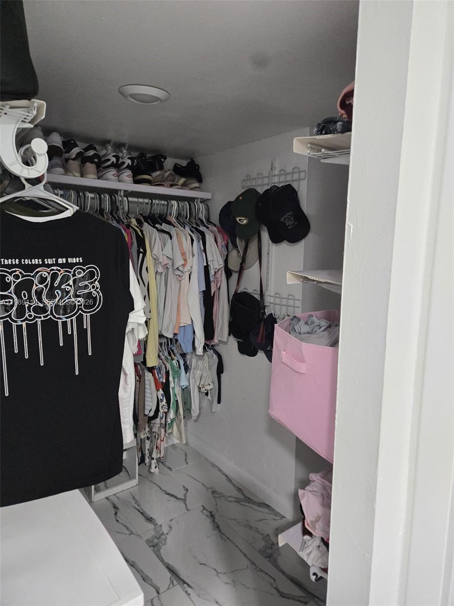 409 2 / 2 1060 sq. ft. $ 2026-03-25 0 foto