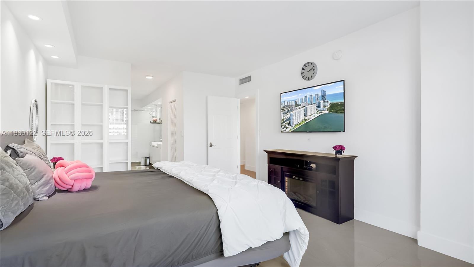 307 2 / 2 1350 sq. ft. $ 2026-04-20 0 Photo