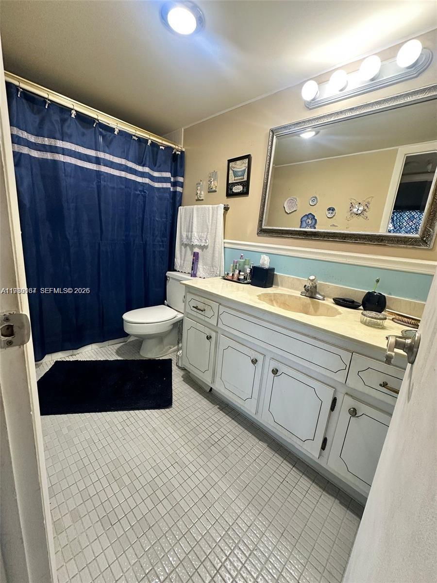 Photo of 427 Golden Isles Dr #7E, Hallandale Beach, Florida, 33009 - 2nd Bathroom